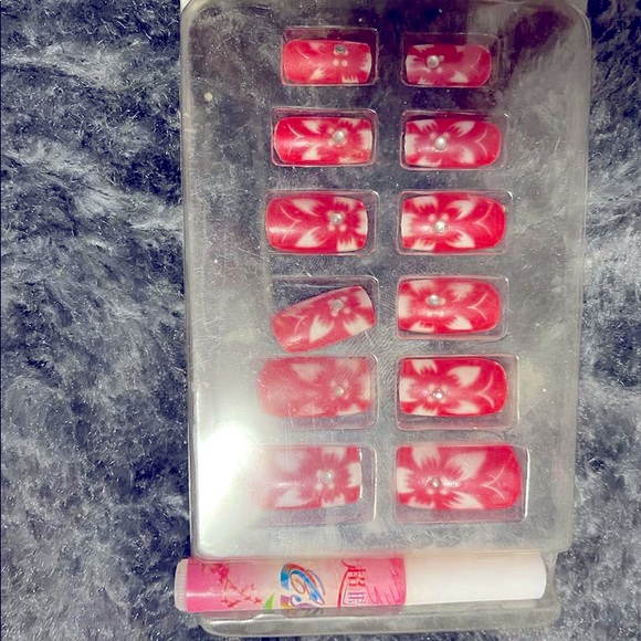 $9 for 1 pack Fake Nails Glue On - NEW Imported - Picture 1 of 1